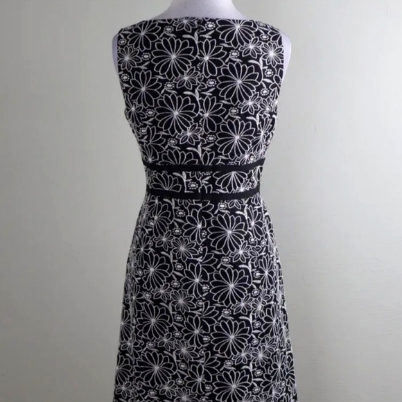 TALBOTS Black and White Embroidered Sleeveless Floral Dress - Size 12P - Picture 2 of 5